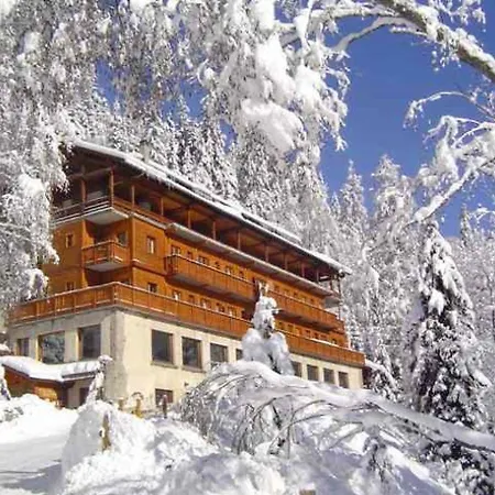 Les Campanules Hotel 2*